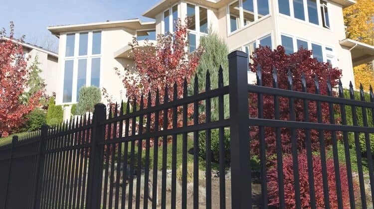 COMMERCIAL AND RESIDENTIAL FENCING